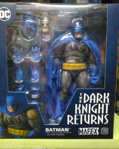 Mafex No.119 – Batman : The Dark Knight Triumphant